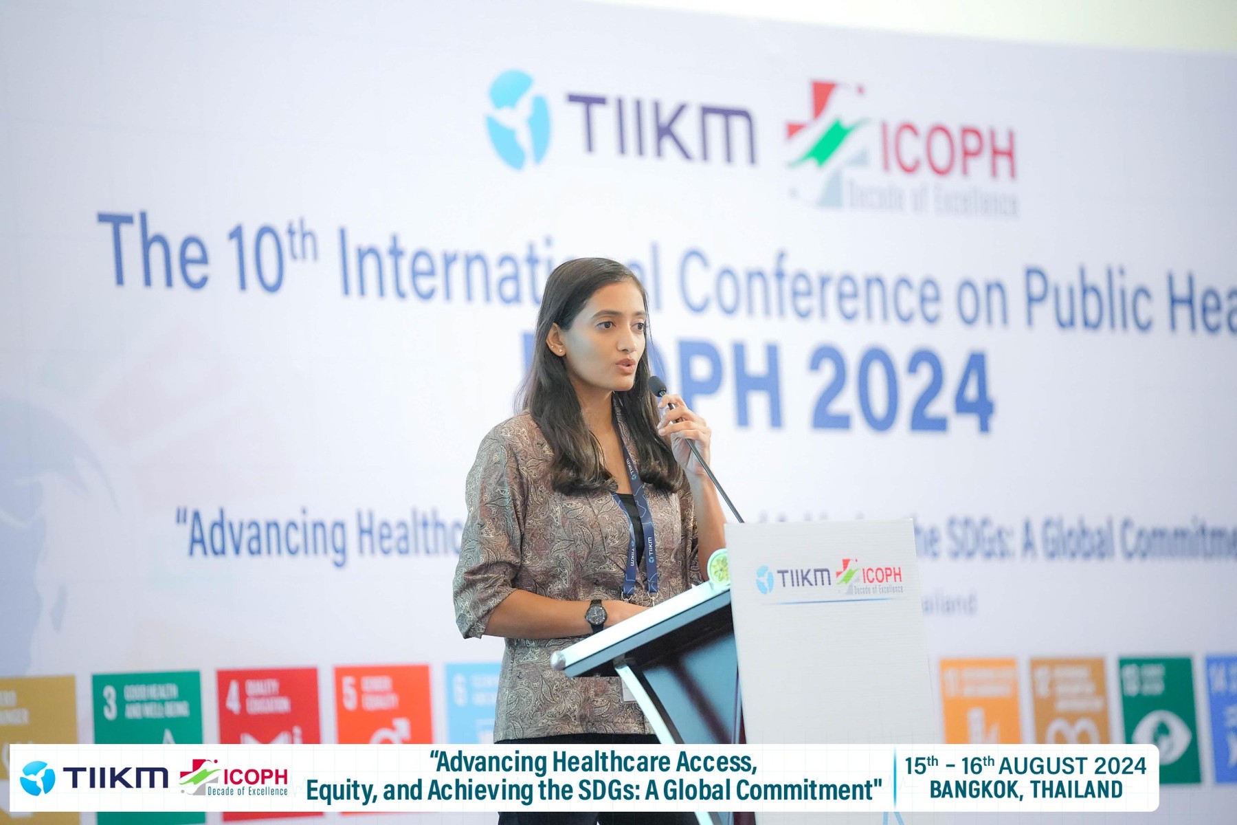Dr. Mugdha Deshpande presenting at a scientific conference